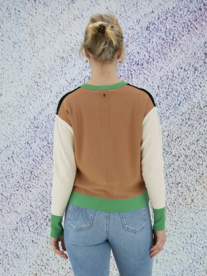 Marc Cain UC 39.15 M39 Gilets 900 4 Marc Cain UC 39.15 M39 Gilets 900 – Image 4