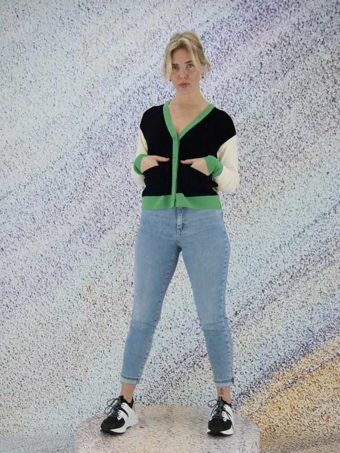 Marc Cain UC 39.15 M39 Gilets 900 6 Marc Cain UC 39.15 M39 Gilets 900 – Image 6