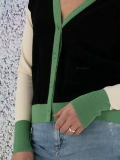 Marc Cain UC 39.15 M39 Gilets 900 16 Marc Cain UC 39.15 M39 Gilets 900 -Tendance Chic Magasin marc cain gilet uc 39 15 m39 7