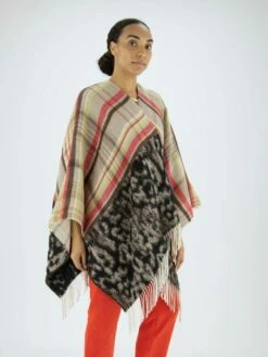 Marc Cain VC 14.04 W13 Manteaux / Doudounes 572 -Tendance Chic Magasin marc cain manteau doudoune vc 14 04 w13 4