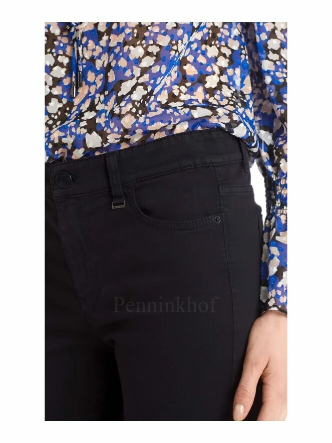 Marc Cain RC8208 D03 Jeans 395 4 Marc Cain RC8208 D03 Jeans 395 – Image 4