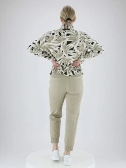 Marc Cain SS 81.11 W62 Pantalons 656 10 Marc Cain SS 81.11 W62 Pantalons 656 -Tendance Chic Magasin marc cain sports pantalon ss 81 11 w62 3