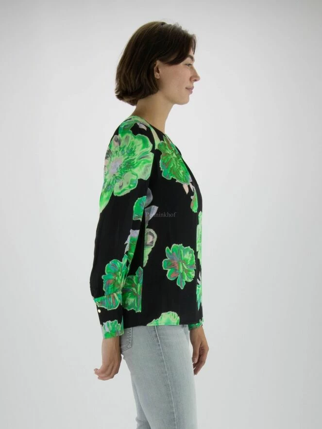 Marc Cain VC 51.17 W45 T Shirts 900 5 Marc Cain VC 51.17 W45 T Shirts 900 – Image 5